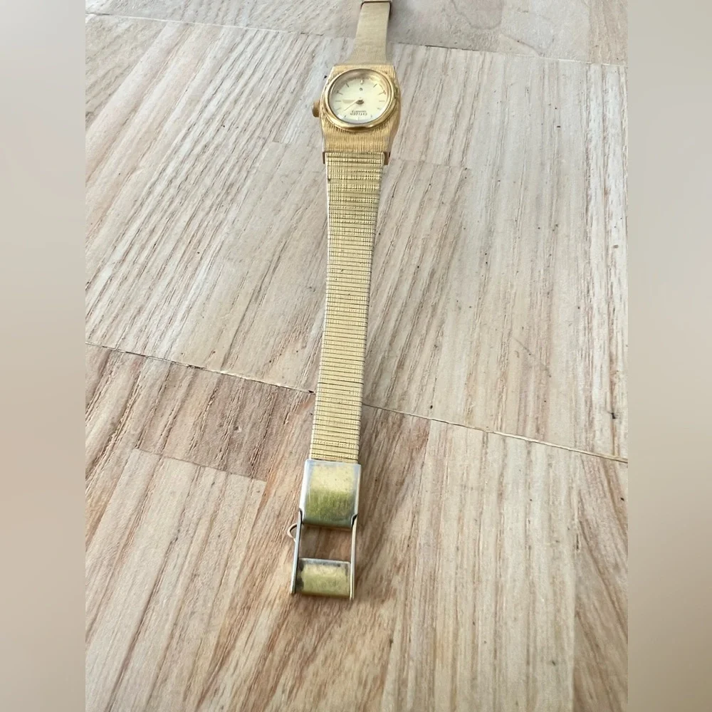Vintage dainty Citizen Quartz ladies gold tone dress watch NEW BATTERY